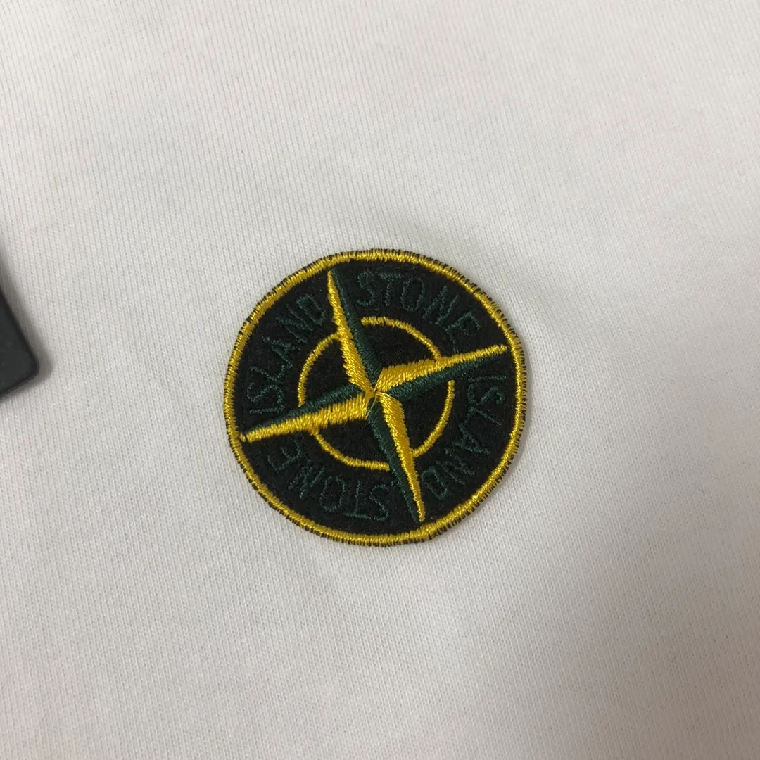P150 🍃Stone Island 2025 latest T-shirt, couple style ~ original order, fashionable and casual short T-shirt, specially made of customized cotton fabric ~ 100% cotton T-shirt ~ pre-washed to prevent deformation and shrinkage problem, more comfortable and breathable on the body ~ All available from stock ~ unique design style, trendy must-have item, complete with three standards 👍 Color: black/white/dark gray/coffee Size: S M L XL (larger version, please state your height and weight when placing an order)